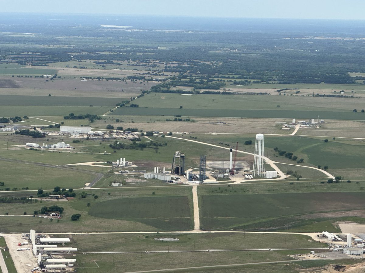 Easter Sunday SpaceX flyover at McGregor test site: 1. Almost spotting ...