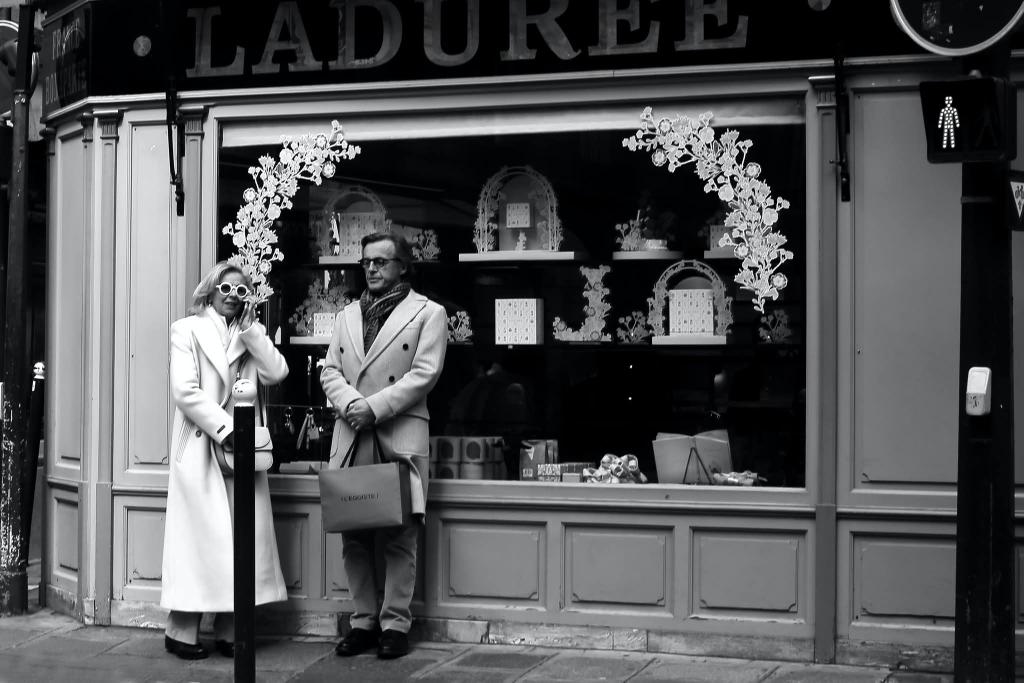colinesss's tweet image. In front of the shop
#Street #streetphotography #blackandwhite #Paris #pascalcolin #canon #50mm