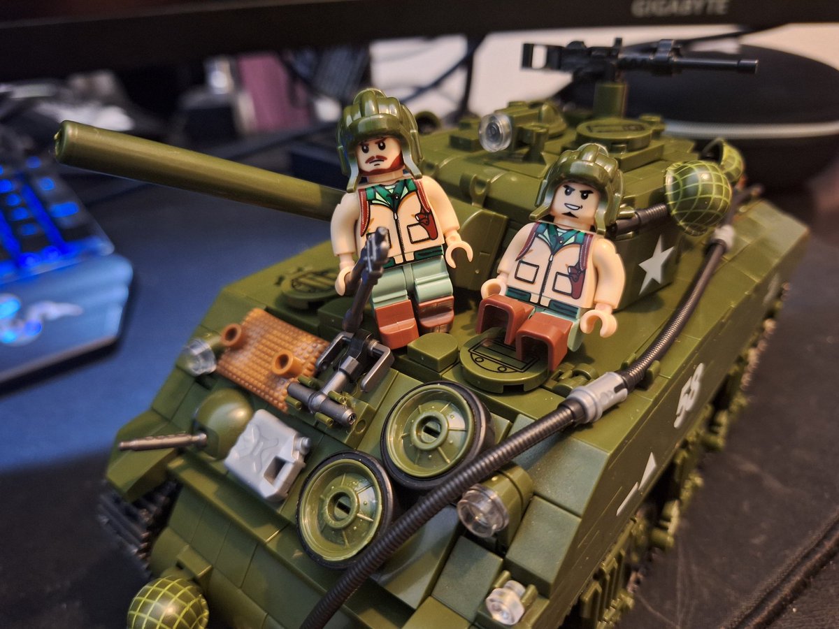 DizzyClueless tweet media