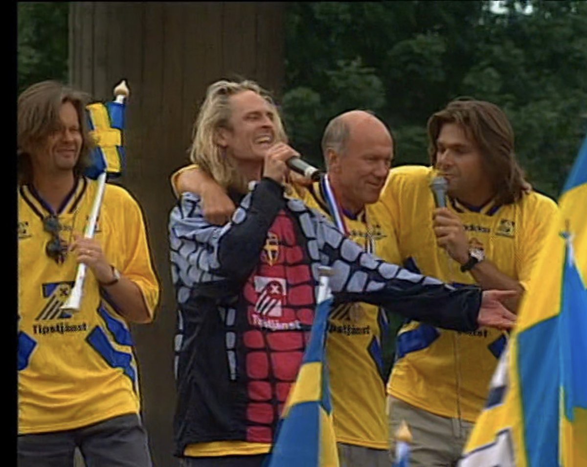 Är det ens lönt att göra nån VM-låt? Alla kommer lyssna på GES ändå.