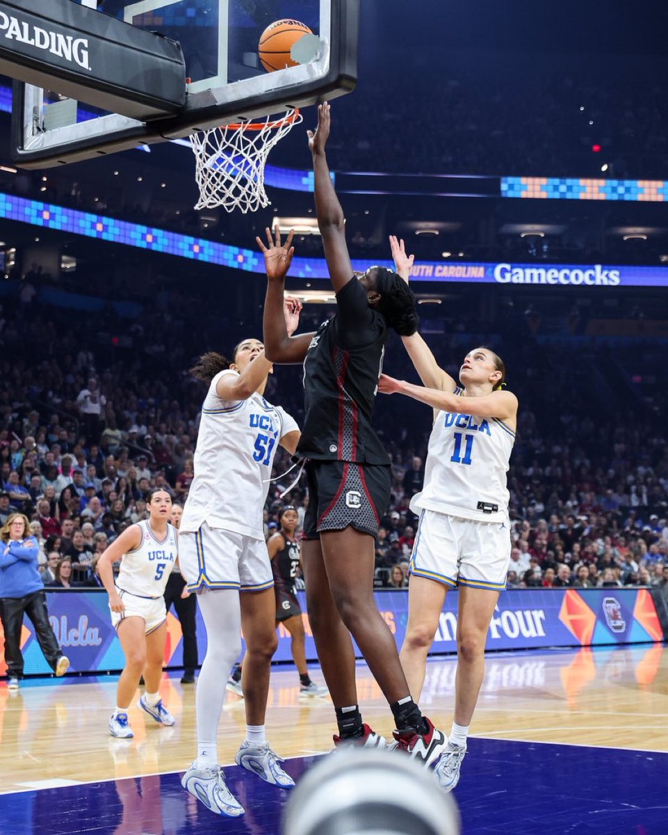 AL MEDIO TIEMPO | USC 23, UCLA 36
