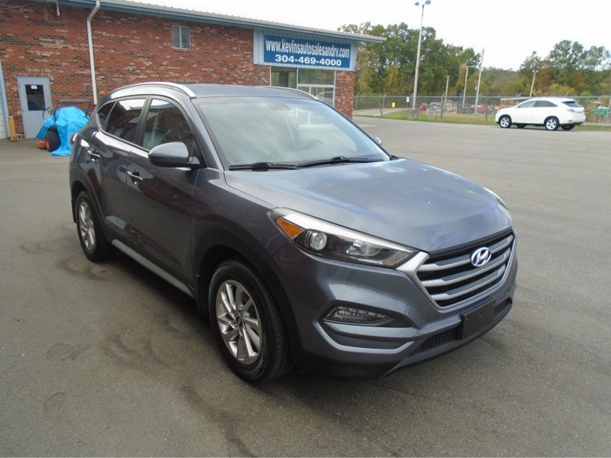 PerrinePhi89952's tweet image. 2017 HYUNDAI TUCSON   Check out our new inventory:  glo3d.net/r/mGle5Uaz8J Discover the thrill of the open road in the 2017 HYUNDAI TUCSON. With its sleek design, spacious interior, and advanced safety features,
