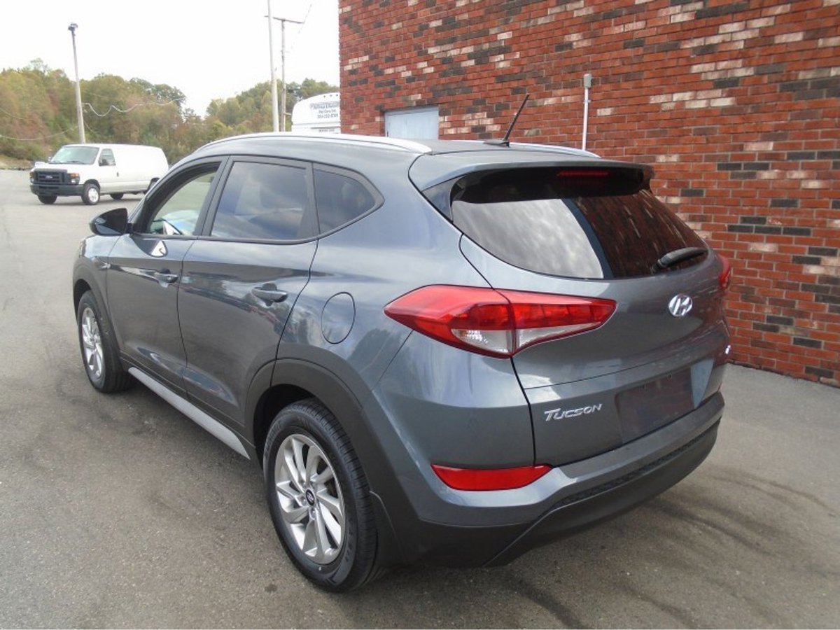 PerrinePhi89952's tweet image. 2017 HYUNDAI TUCSON   Check out our new inventory:  glo3d.net/r/mGle5Uaz8J Discover the thrill of the open road in the 2017 HYUNDAI TUCSON. With its sleek design, spacious interior, and advanced safety features,