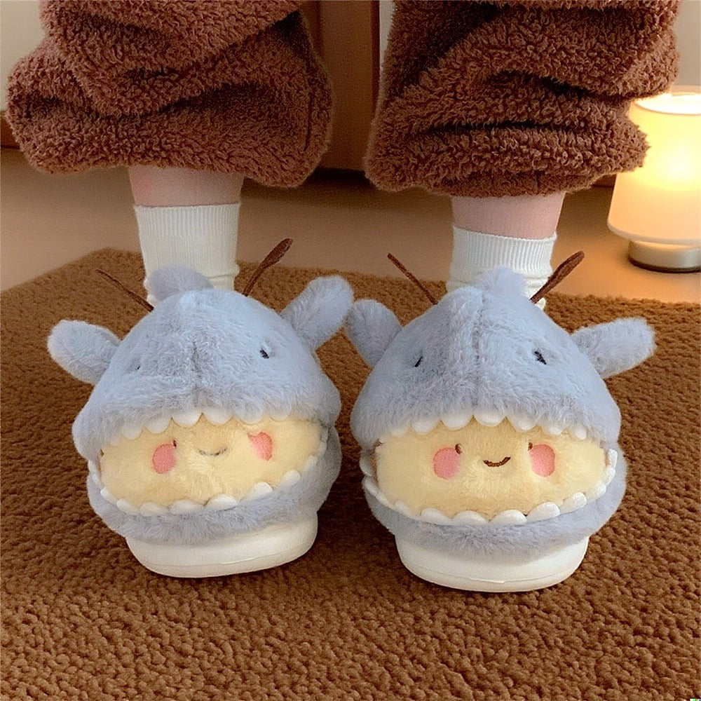 💖 Shark-Bee Plush Closed-Heel Slippers 💖 

Shop now 🛍️ at helloslippers.com/products/shark…

#HelloSlippers