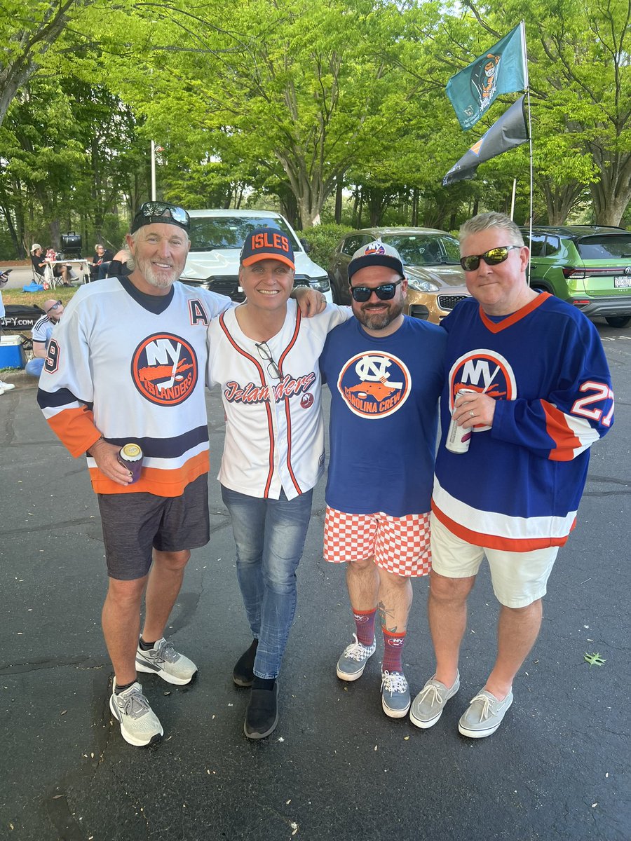 kevinmcarney's tweet photo. Some pics from Raleigh last night. Tough loss but the great thing about hockey is seeing friends and familiar faces https://t.co/XevMjyGCx8