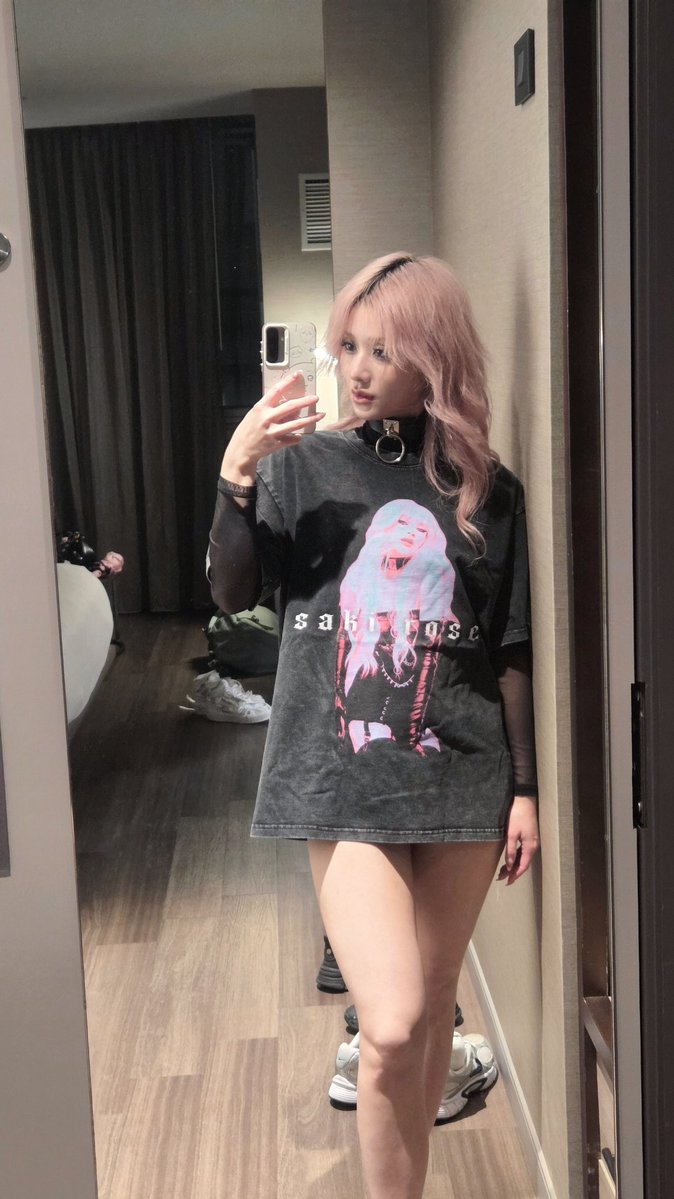 𝔰𝔞𝔨𝔦 𝔯𝔬𝔰𝔢 tweet media