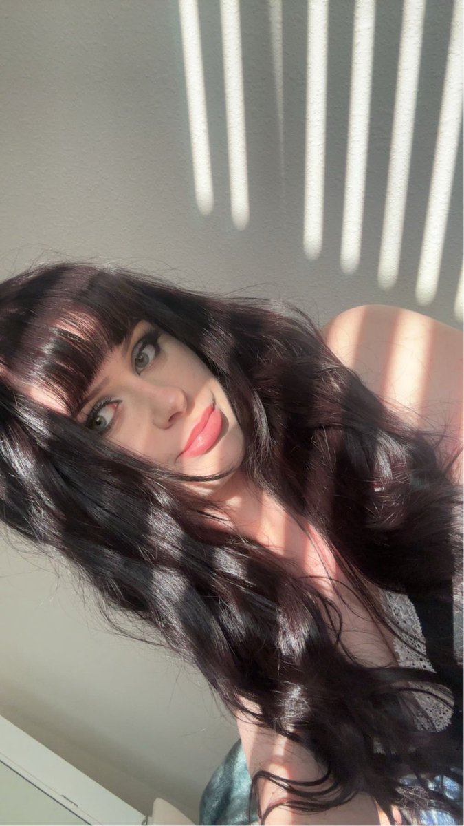 hardly speak on here but i’m bored so! #5sostwt

⭑ gillian, she/her
⭑ 23, aquarius 
⭑ fan since 2014/2015 ish 
⭑ luke lane
⭑ seen them every tour since rowyso (7 times), 2 more this summer