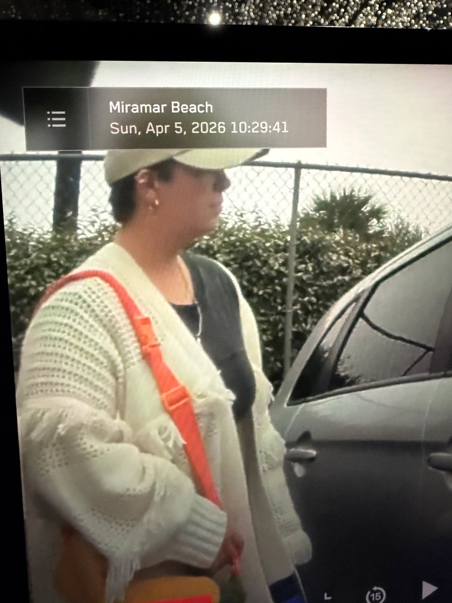 mihirkumaar's tweet photo. @Tesla @cybertruck #teslahate is real https://t.co/rJMuzC5uRX