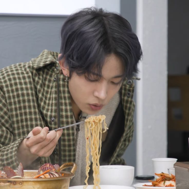 ナヌッシ tweet media