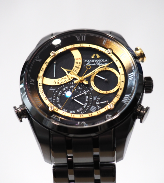 ロマンですね

エナメルや漆などの伝統工芸が施された文字盤。金属とは違う、吸い込まれるような深い艶があります。職人が手作業で仕上げるため、一つとして同じものがない文字盤になるのも大きな魅力です。

byズン太 
#カンパノラ #エナメル文字盤 #伝統工芸 #一生モノ #高級時計 #グラシス