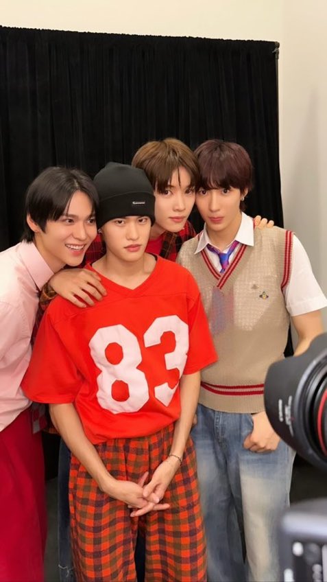 ถ่ายรูปรวมครอบครัวหินชิ ลูกคนโตเก๊กตามประสาวัยรุ่น ส่วนคนเล็กสวยได้แม่เค้าเลย