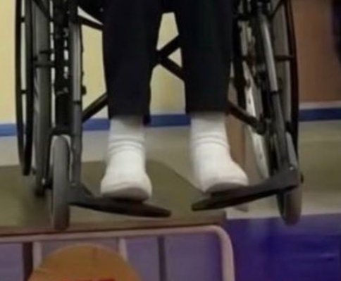 Kontekii's tweet photo. @insaneposes Grandma's so strong she's balancing the wheel chair on the podium https://t.co/mLrhMvwDoL