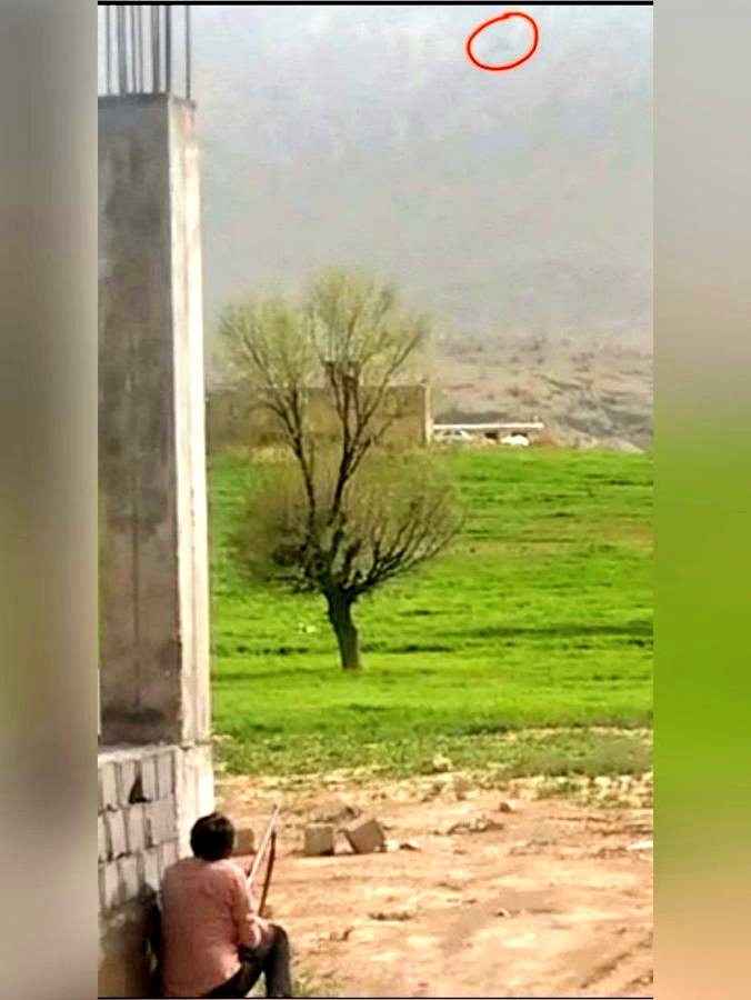 YAM_YAM2023's tweet photo. 🚨‼️ BREAKING 💥
♦️ Iranian television meets with a father and daughter who confronted the American aircraft using a simple weapon. https://t.co/K4Wjcp1iVm
