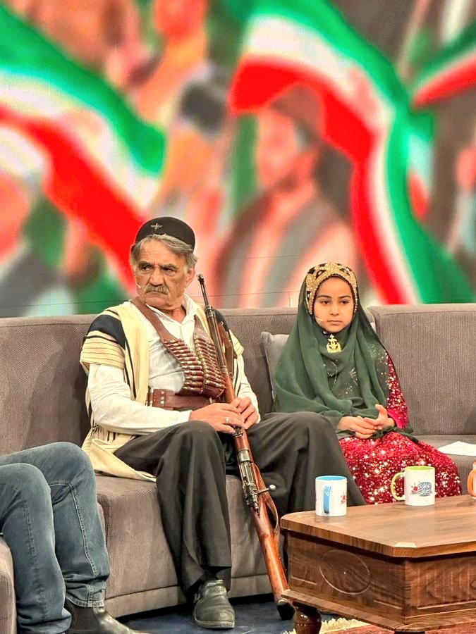 YAM_YAM2023's tweet photo. 🚨‼️ BREAKING 💥
♦️ Iranian television meets with a father and daughter who confronted the American aircraft using a simple weapon. https://t.co/K4Wjcp1iVm