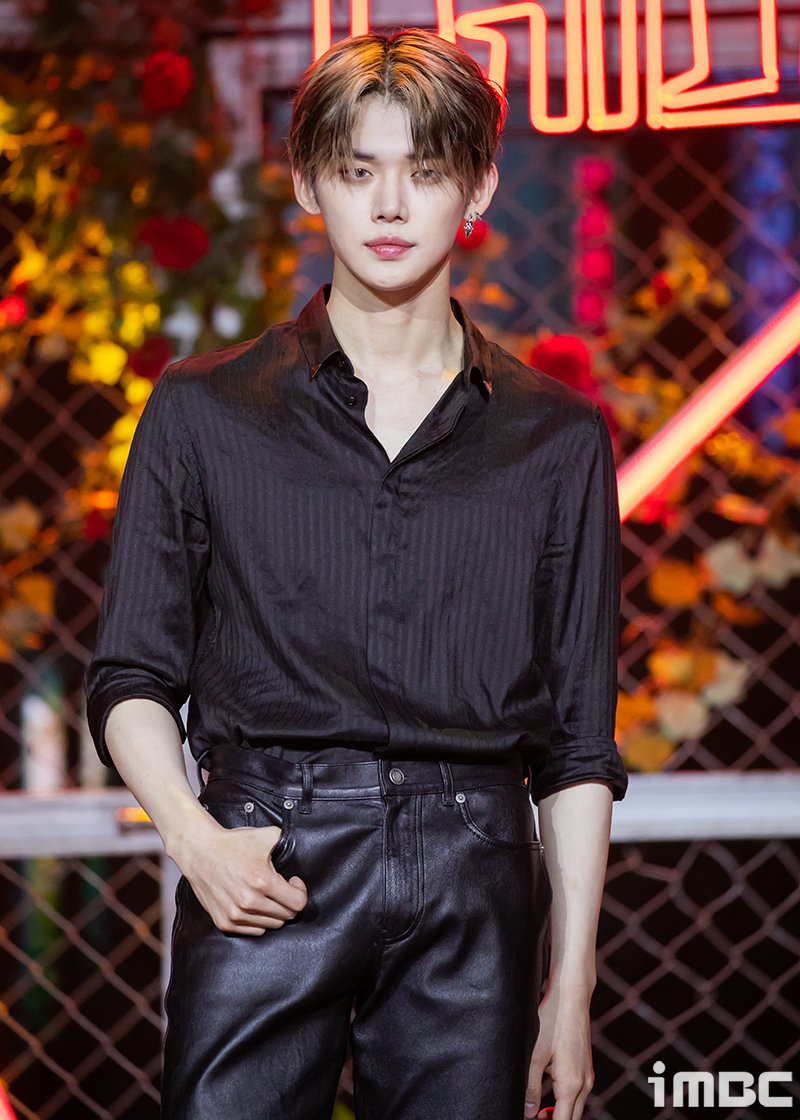 [음악중심M] 투바투 연준, 혼자서도 빛나는 '자체발광돌' 등극
#투모로우바이투게더 #TOMORROWXTOGETHER #연준 #YEONJUN
#자체발광돌 #아이돌챔프 #IDOLCHAMP #빛이나는솔로 #투표 #1위 #iMBC연예

연준은 최근 iMBC연예와 모바일 아이돌 팬덤 앱 '아이돌챔프(IDOL CHAMP)'가 함께 기획한 '빛이 나는