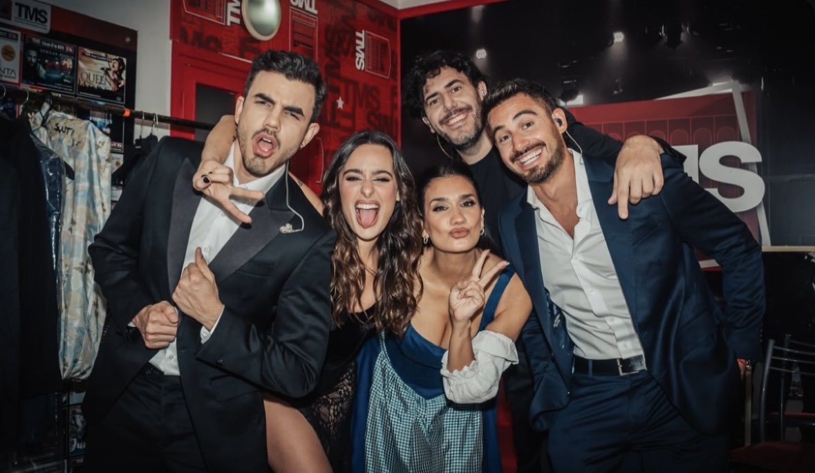 mañana estos 5 tipazos arrancan a grabar su serie para DISNEY🥹 que orgullo que emocion y que ansiedad! solo pienso en q vamos a tener las mejores anecdotas del mundo