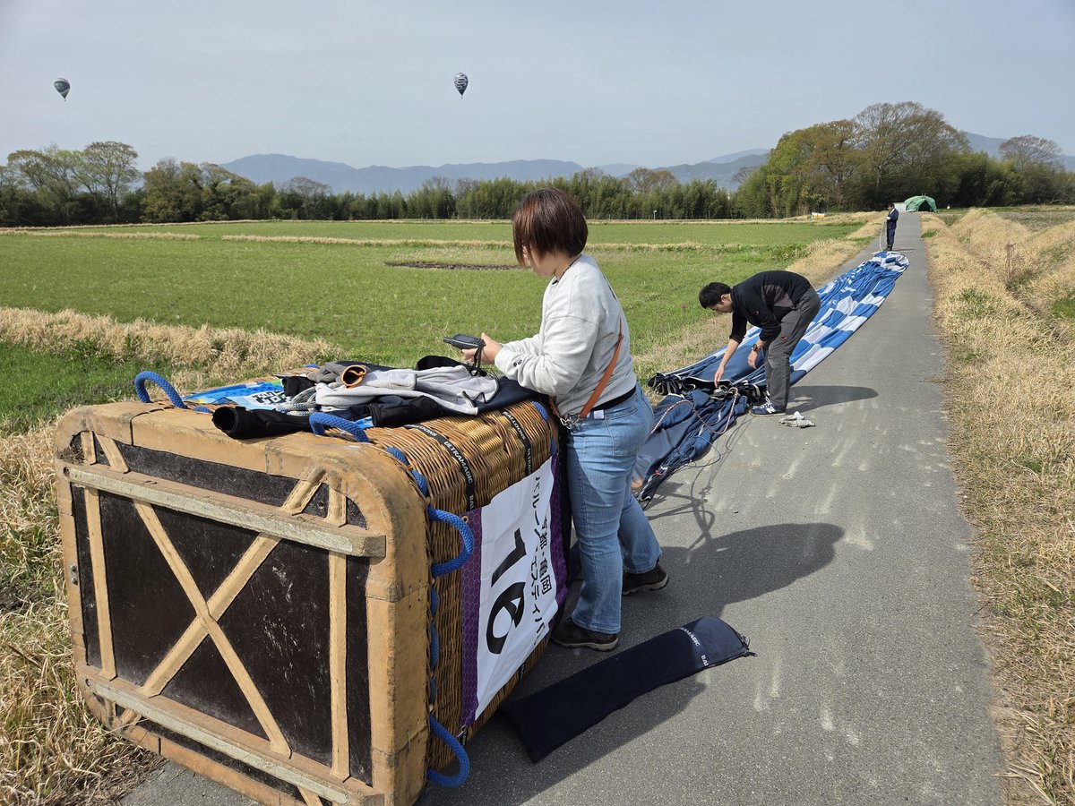 kit_balloon's tweet photo. 霧が晴れて、ワンフライトできたー！
無事、着陸🛬

#亀岡バルーンフェスティバル https://t.co/aSugYtwafO