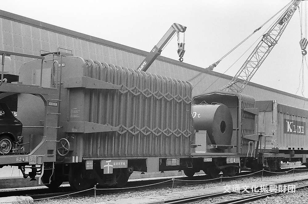 kotubunka's tweet photo. 所蔵写真より1969年頃に撮影されたトキ９０００形貨車。トキ９��００は重量15－20トンの大型冷間圧延鋼板コイルを2 - 3個輸送するために製造されたトキ１０００の試作車です。 https://t.co/GnoT8L2htX