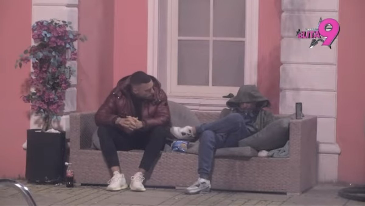 Carevo novo ruho tweet media