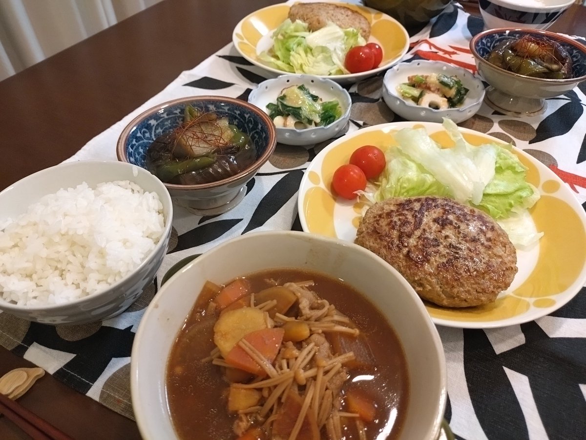 yutatsu2_5's tweet photo. 週末はお花見に行ってきました🌸
お天気も良く人も多かったです

最近は
過去いちうまく焼けた餃子、手羽先のグリル焼きとピビンパ、ハンバーグと豚汁などなどでした。
#お腹ペコリン部 #おうちごはん https://t.co/XgUZuZfkee