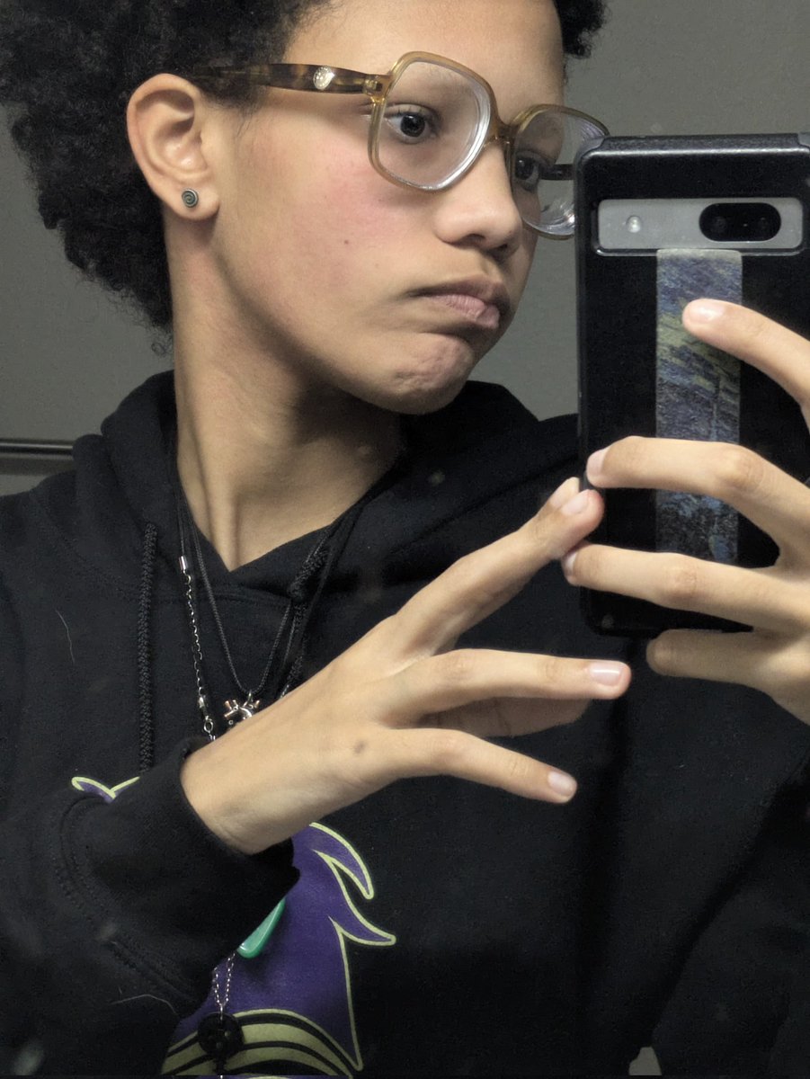 EᗪEᑎ ˖ ݁♬⋆.˚𝄞 tweet media