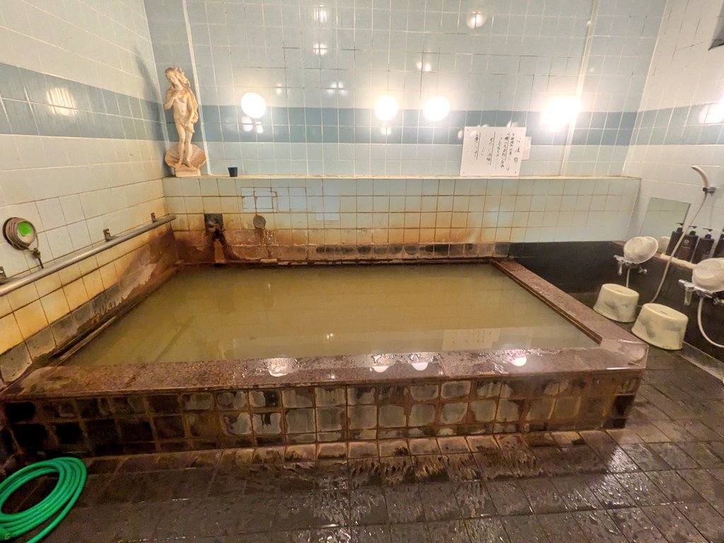 昼行灯 tweet media