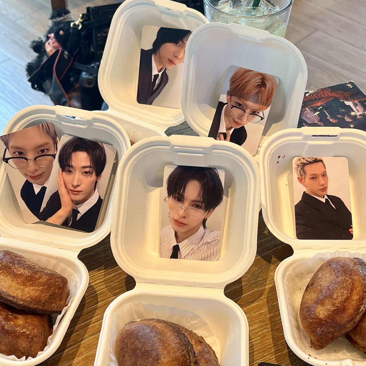 Vv231216's tweet photo. 이타다키마스🤞🏻 https://t.co/Wp9ddDajoY