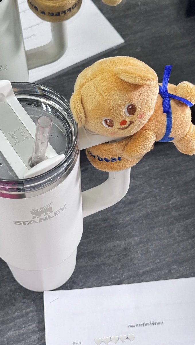 𝔽𝔸ℝ ℕ 𝔸𝕎𝔸𝕐 tweet media