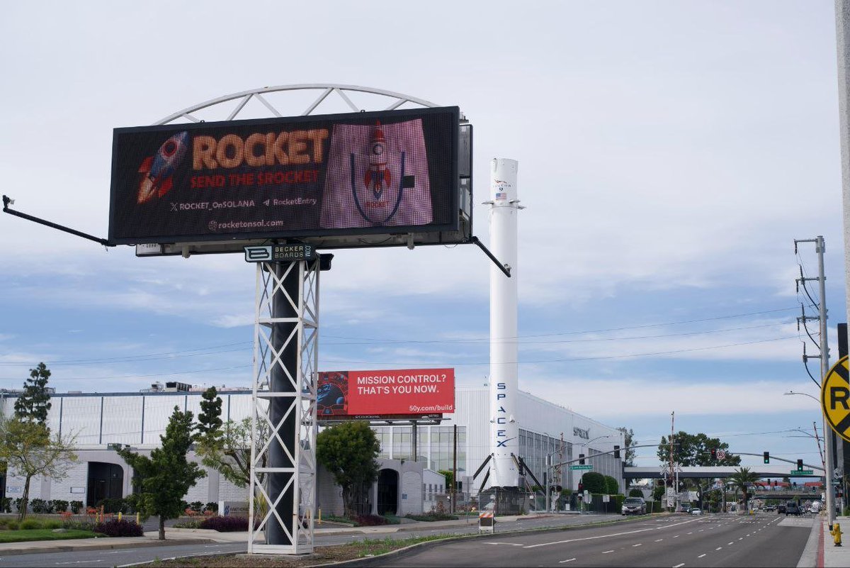 $ROCKET spotted outside SpaceX. 

Looks like shit is going down behind the scenes. 

Elon knows what’s up. 

To the moon 🚀