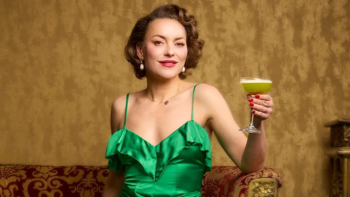 Little Edie’s Headscarf tweet media