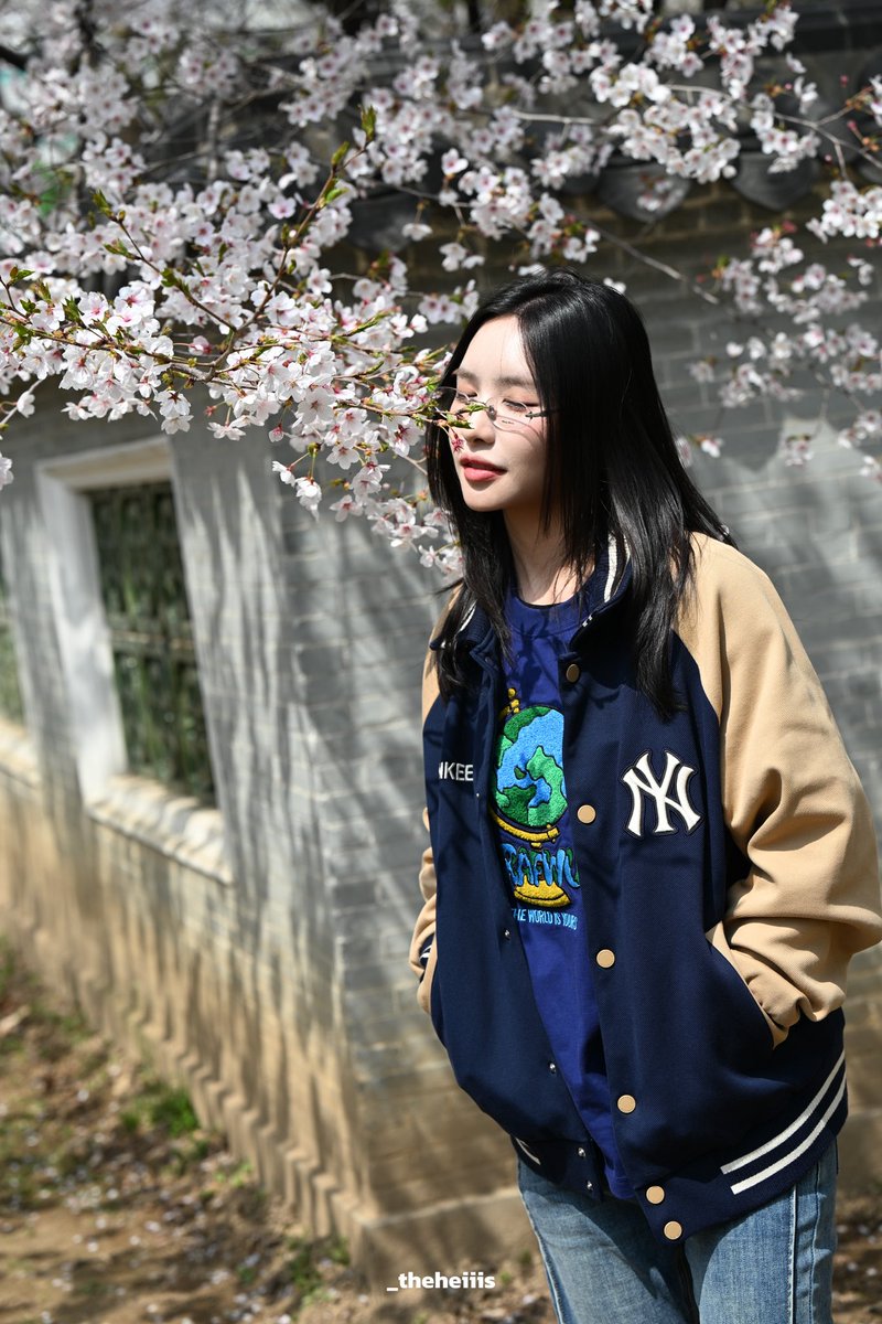 _theheiiis's tweet photo. flower bloom 🌸

SUWON WITH ANDALOOKKAEW
#KoreanBDtripxADLK
#lookkaewkamollak https://t.co/6WX0Jso7bg