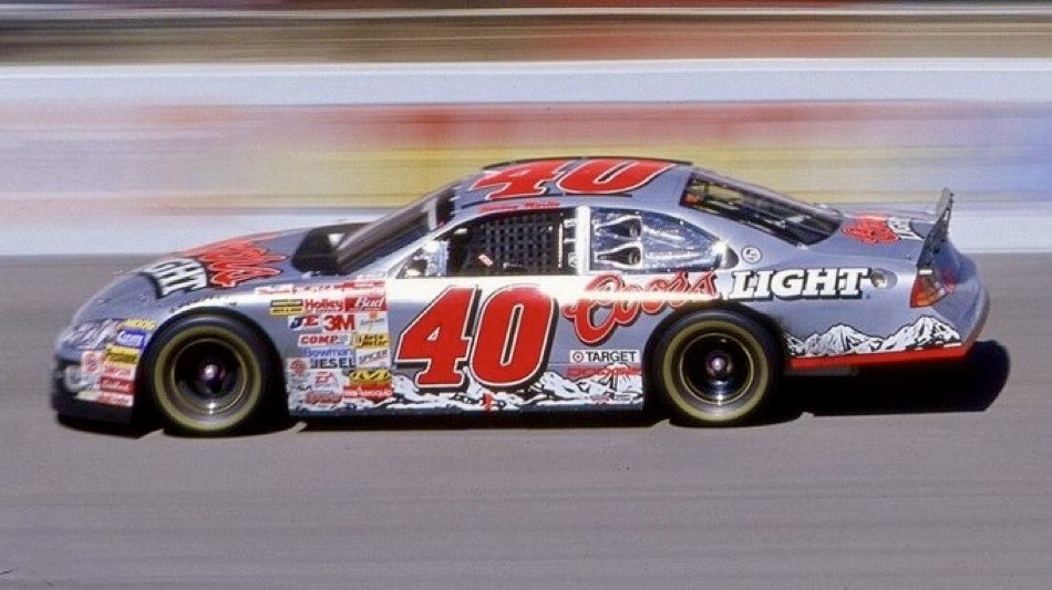 LegendsNascar's tweet photo. Sterling Marlin at Rockingham in 2001.

#TheSilverBullet https://t.co/b44wUYFAWI