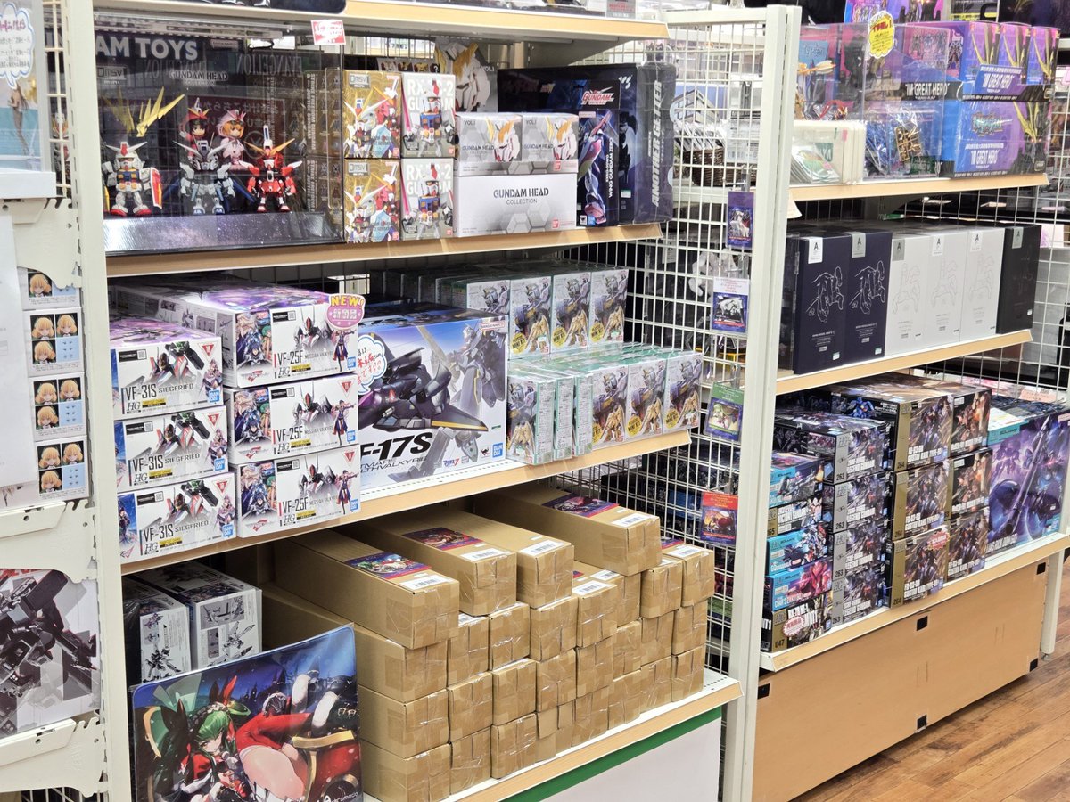 Kotobukiya_akb's tweet image. 【コトブキヤ秋葉原館2階】
おはようございます🌤
当館は本日も11時から20時まで営業しております！

2階では本日より「ガンダムアーティファクト第6弾」が発売されます！
その他アイテムも多数取り揃えています‼

ぜひご利用ください！
#KOTOBUKIYA #ガンダム