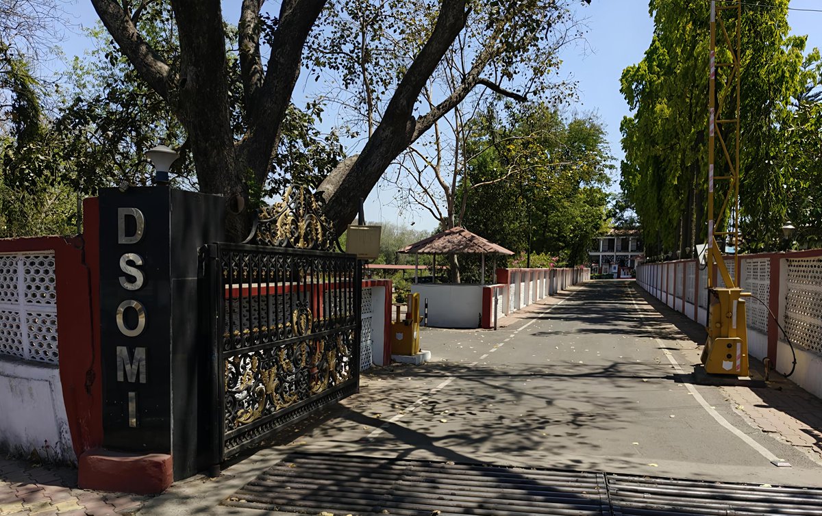 NikSingal's tweet photo. #Moments from the #Corridors of #Law and #Discipline.
#Memories #TravelDiaries #TravelPhotography #Wanderlust #IncredibleIndia #DrAmbedkarNagar #DSOMI #Mhow https://t.co/TSOoxQImKP