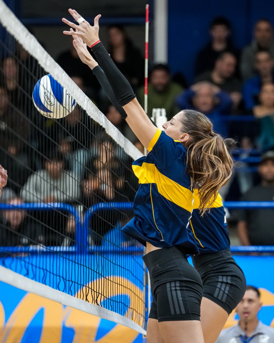 BocaVoley's tweet image. #LAF 🏐

¡𝗙𝗶𝗻𝗮𝗹 𝗱𝗲𝗹 3⃣° set!

#Boca 25 - Sonder 23

Infartarte tercer parcial en La Bombonerita, el Xeneize se llevó set y partido por 3-0.

#DaleBoca 🔵🟡🔵