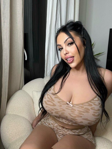 DÉESSE MILLA 👸 tweet media