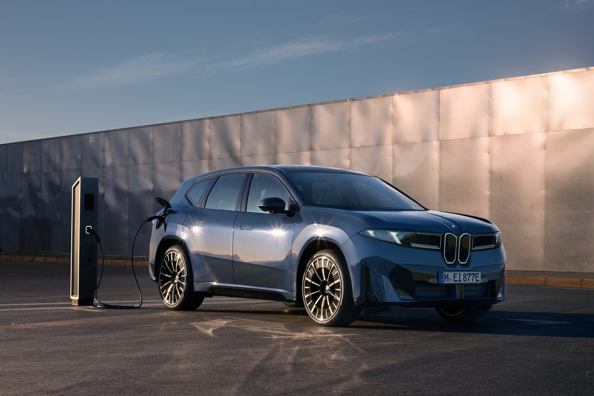 motoresapleno's tweet photo. La nueva versión #BMW #iX340 amplía la gama del totalmente nuevo #BMWiX3. #motoresapleno #industria
https://t.co/3XH3RMWRNk https://t.co/RH1lQVK4ZK