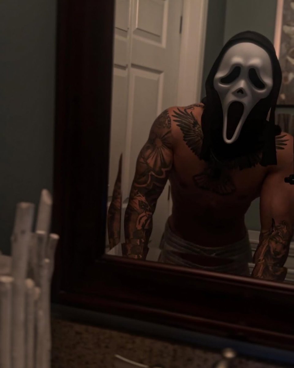 MASKEDMO0N's tweet photo. I'm a ghost and you know this
That's why we broke up in the first place, https://t.co/ezeoauPsPd