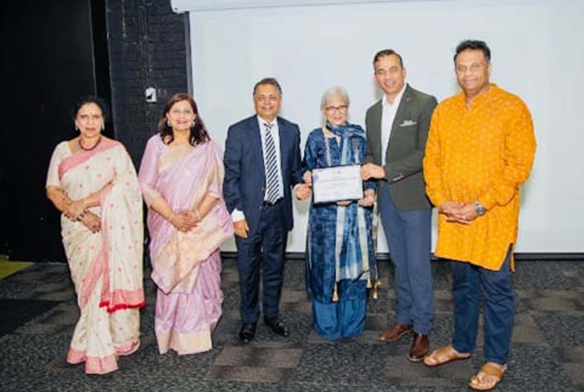 The_Indian_Sun's tweet photo. 'Home Across the Horizon' anthology of 32 diaspora stories launched in #Sydney. Edited by Anu Shivaram under #ILASA, the #book captures migrant journeys across Australia, blending nostalgia &amp; belonging. #TheIndianSun #BookLaunch

🔗 https://t.co/opsurdbNWn https://t.co/3ODFrNJ4f2