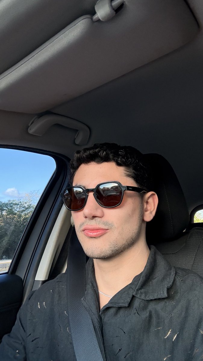 CarlosTaleg's tweet photo. Oficialmente 25 🎂✨ https://t.co/SEPnAZUzCf
