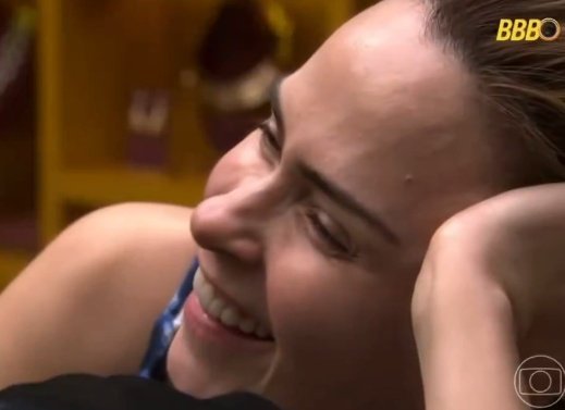 "se veste igual uma acompanhante de luxo"
e a ana paula reagindo assim KKKKKKKKKKKKKKKKKKK
