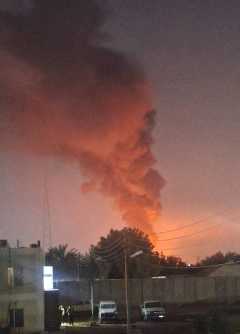 ferozwala's tweet photo. 🚨🔥Columns of smoke rising; as a result of the Iraqi resistance targeting the American #Victoria_base near #Baghdad airport.

#Iraq | #USA 
@qudsn https://t.co/HlTNUBZOKd