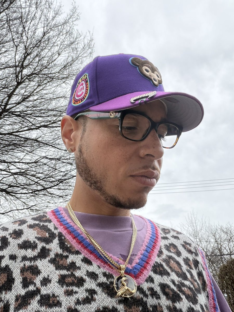 TheManWithESPN's tweet image. #PINdejos🫏
#StartingCapFive🔱
#FOTD🧢
Chicago #Cubs
Kayne West “Graduation”🧢
#ZARA Leopard Vest🐆
#STRAY Cloth👕
#KOTD👟
New Balance 2002 R🪁
