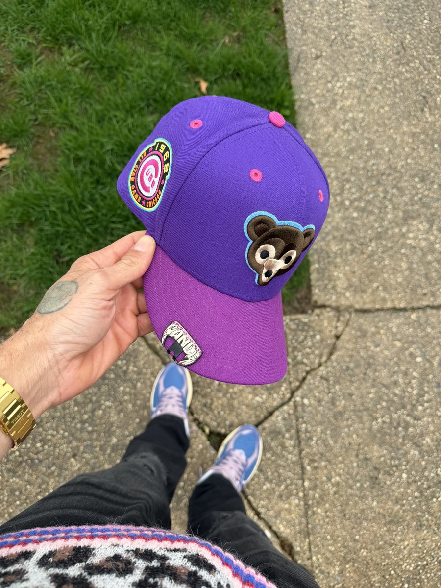 TheManWithESPN's tweet image. #PINdejos🫏
#StartingCapFive🔱
#FOTD🧢
Chicago #Cubs
Kayne West “Graduation”🧢
#ZARA Leopard Vest🐆
#STRAY Cloth👕
#KOTD👟
New Balance 2002 R🪁