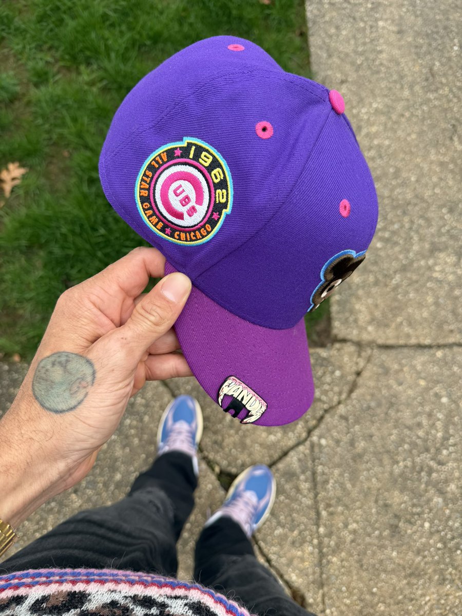 TheManWithESPN's tweet image. #PINdejos🫏
#StartingCapFive🔱
#FOTD🧢
Chicago #Cubs
Kayne West “Graduation”🧢
#ZARA Leopard Vest🐆
#STRAY Cloth👕
#KOTD👟
New Balance 2002 R🪁