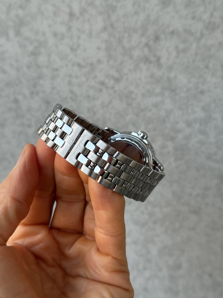 xsO3OrwmhjDFlXJ's tweet image. おはようございす🌤️

花粉がキツいですね😷

ちょい古な月齢カレンダー時計を着けて仕事に向かいます🚃
#blancpain #leman 
#triplecalendermoonphase