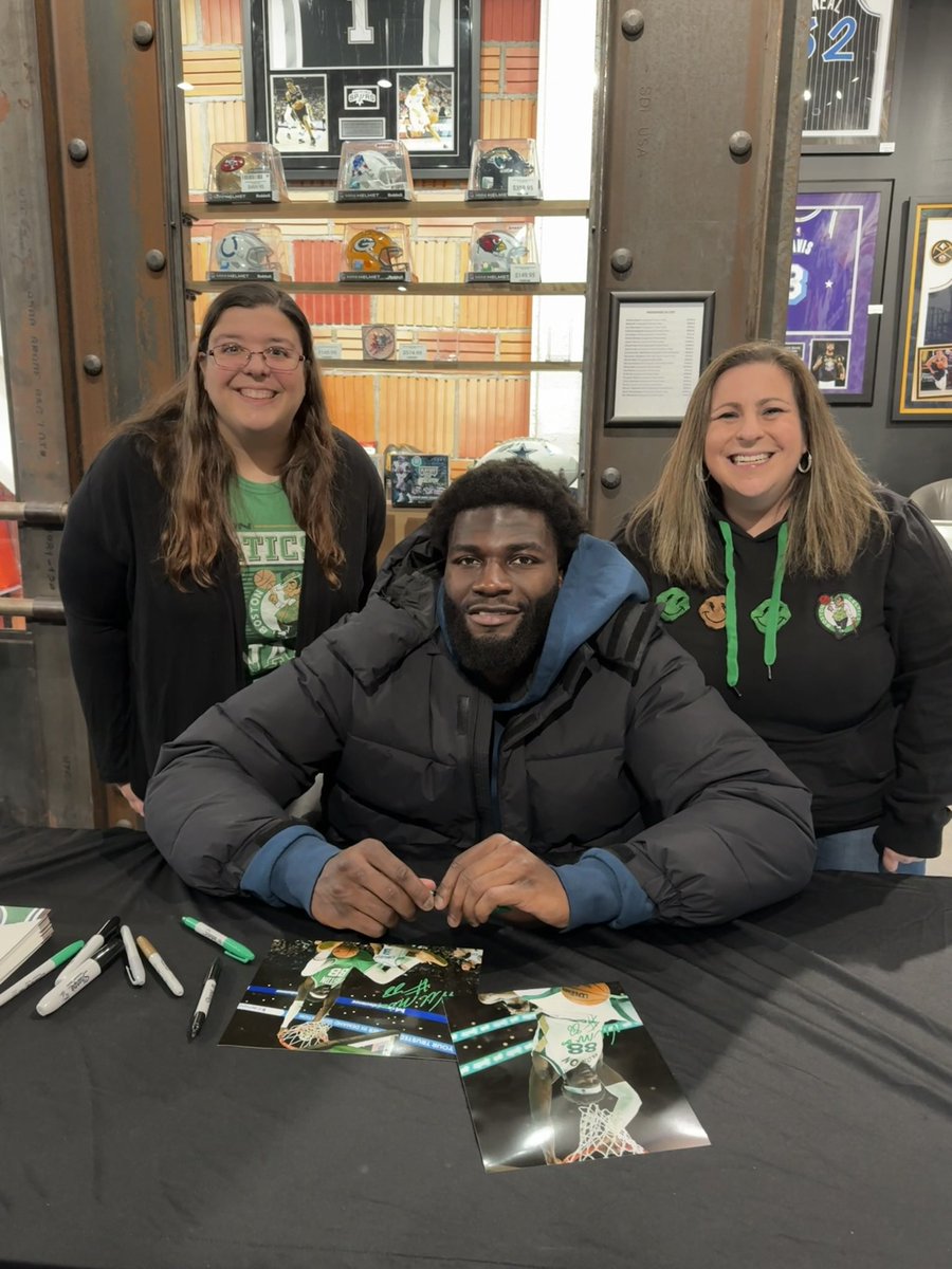 Stephanie tweet media