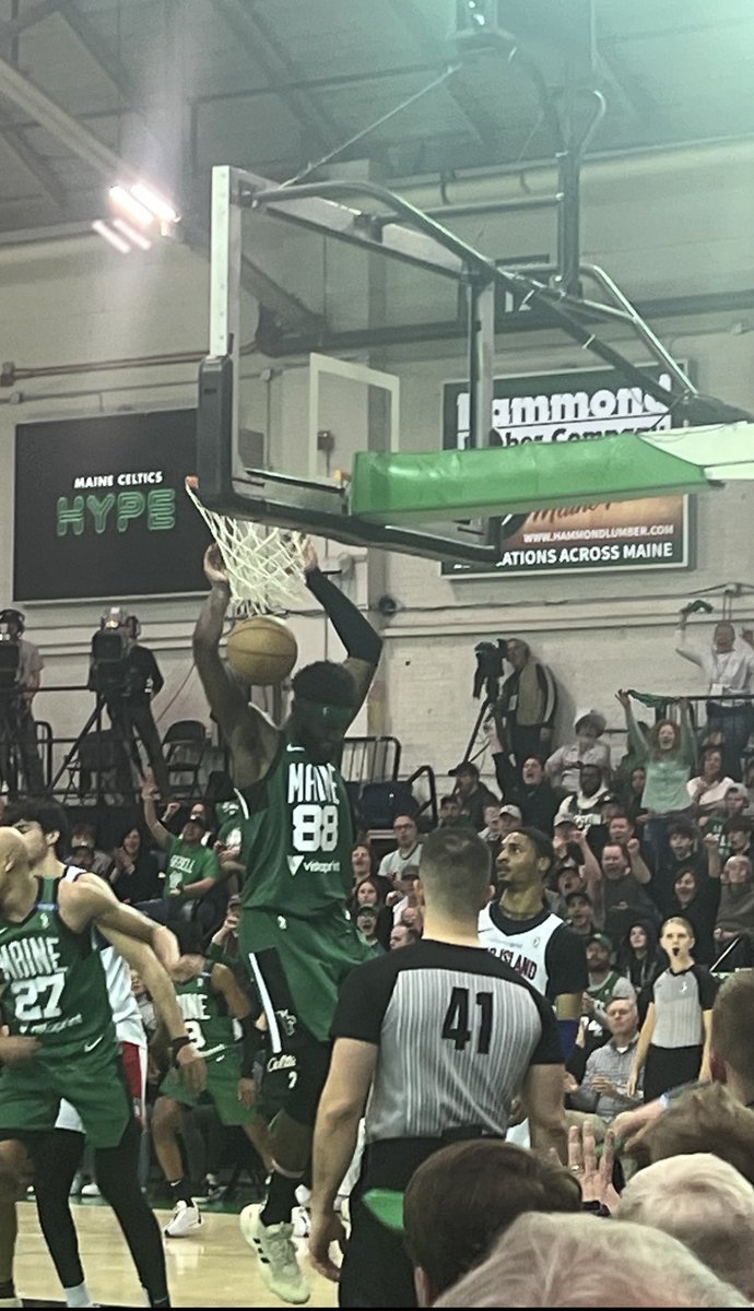 Stephanie tweet media