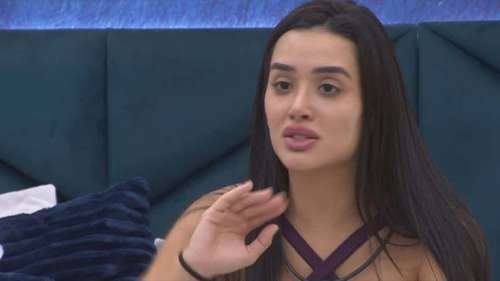 Rotafofoqueiro's tweet photo. 🚨 PESQUISA: Nesse possível paredão quem você ELIMINAR? 

♥️ • SAMIRA 
🔄 • JORDANA 

Vote e comente sua opinião! 🗳️✨

#BBB26 https://t.co/bMaLDrpcvZ