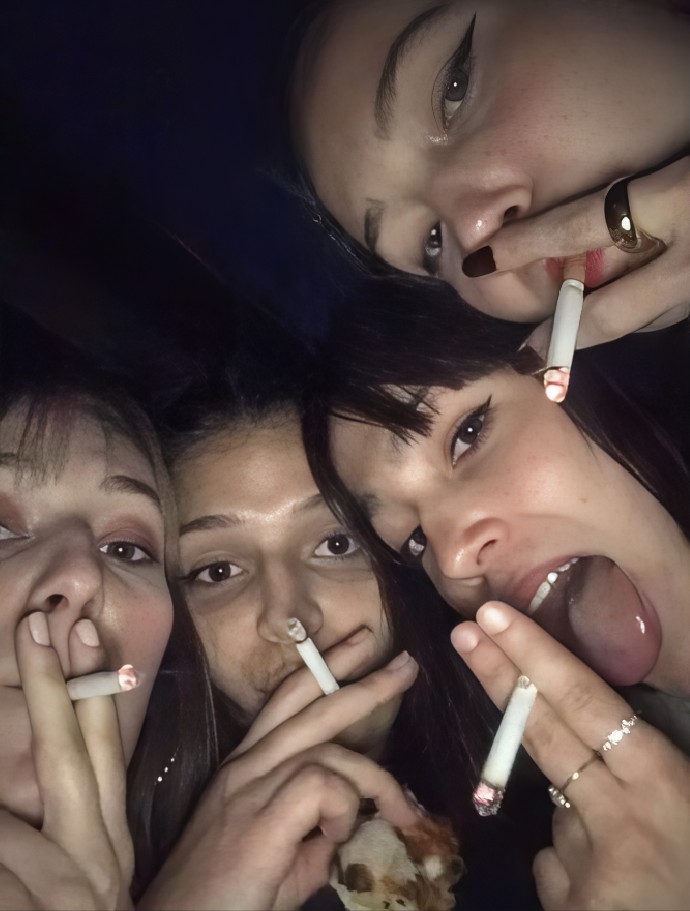Smoking girl lover tweet media